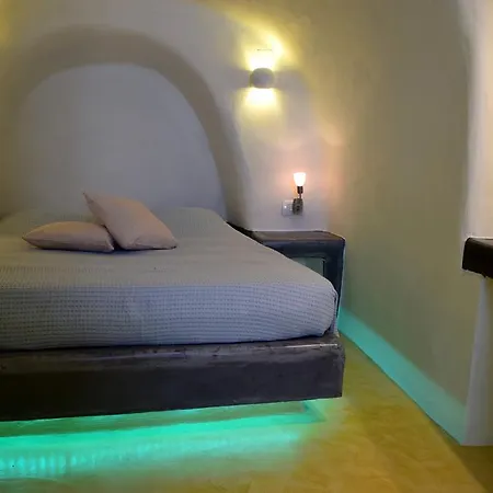 Captain John - Caldera & Sunset View Apartment Oia (Santorini)